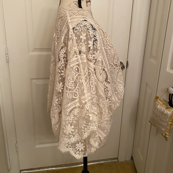 Beyond Vintage top - Picture 9 of 9